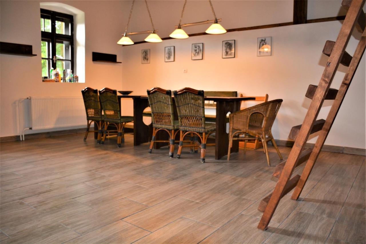 Na Konske Farme Apartment Malecov Luaran gambar