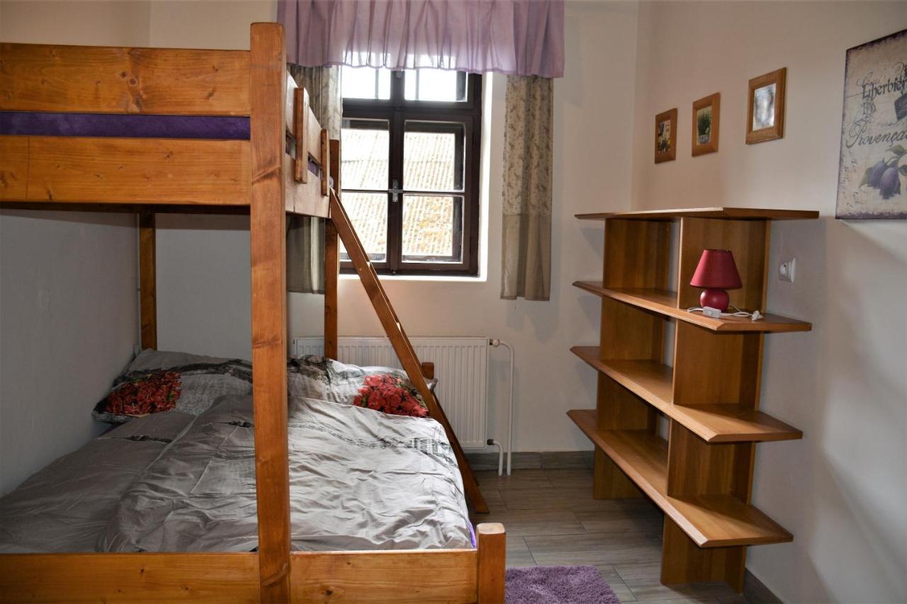 Na Konske Farme Apartment Malecov Luaran gambar